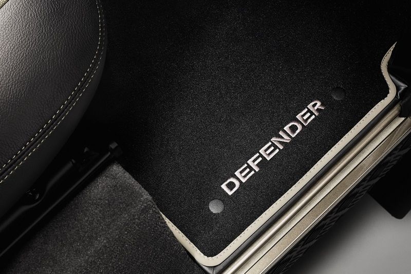 В Land Rover подготовили новую версию Defender X-Tech Limited Edition (18 фото)