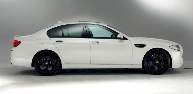 Компания BMW представила лимитированную серию для моделей M5 и M3 (23 фото)