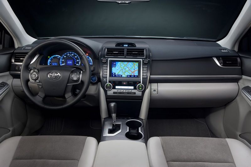 Официальные фото новой Toyota Camry (62 фото+4 видео)