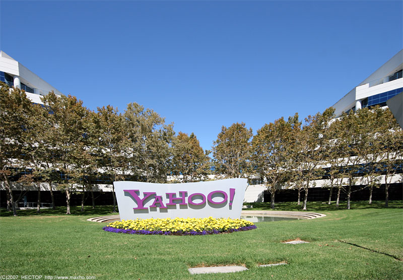 Yahoo! — один из первых и самых больших поисковиков в мире