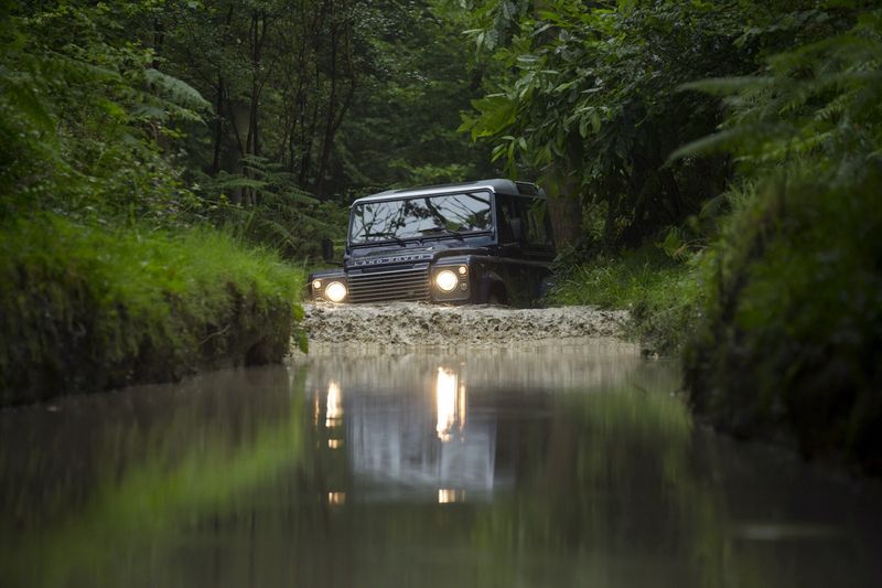 В Land Rover обновили модель Defender (24 фото)